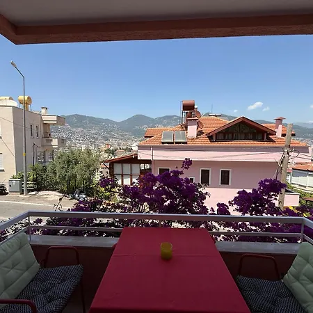 Vakantiehuis Duplex House On The Castle Road With A Seaview Alanya