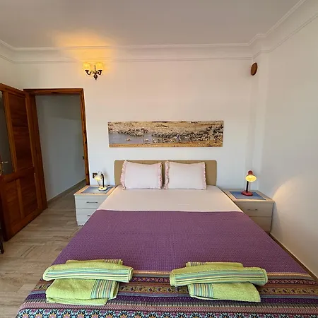 Duplex House On The Castle Road With A Seaview Semesterbostad