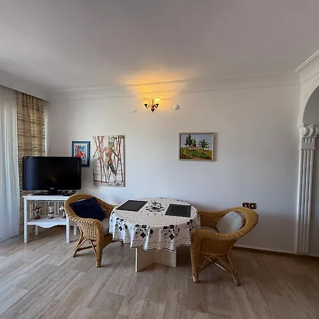 Semesterbostad Duplex House On The Castle Road With A Seaview *